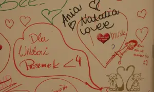 Wierszyki dla ukochanej na dzień dobry: "Dla Wiktorii Przemek <4", "Ania Natalia lover", "Kocham Cię kotku".