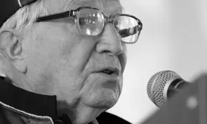Lament wiersz Różewicza: analiza bólu i utraty w obliczu wojny