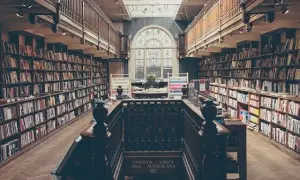 Co to literatura obyczajowa? Odkryj jej istotę i znaczenie w literaturze