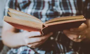 Recenzja książki Szósta klepka - odkryj jej ukryte emocje i przesłanie