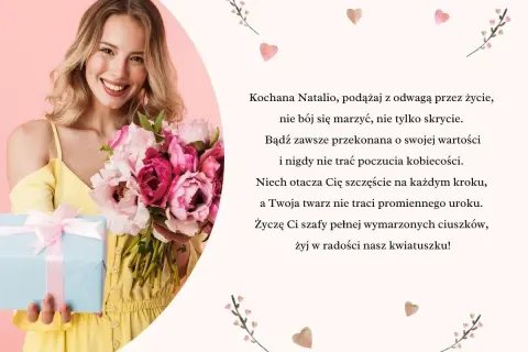 Uśmiechnięta dziewczyna w żółtej sukience z bukietem kwiatów i prezentem. Wierszyk dla Natalii, pełen życzeń i pozytywnej energii.