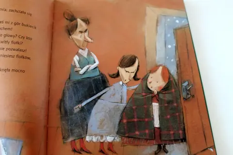 Ilustracja z baśni: zła macocha i przyrodnie siostry przy drzwiach.