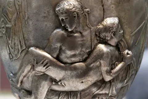 Baśń o Narcyzie Owidiusza: tragiczne konsekwencje pychy i miłości