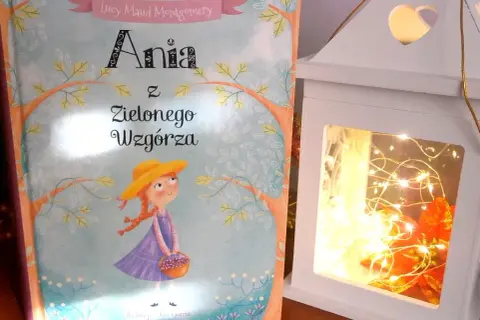 Ania z Zielonego Wzgórza recenzja książki - odkryj jej ukryte przesłania