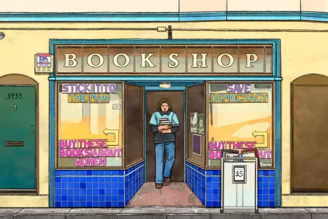 Mężczyzna wychodzi z księgarni z książkami. Szyby witryn zachęcają: "Stick it to the man", "Save democracy", "Buy these books about women". Idealne miejsce na krótkie rymowanki dla dorosłych.