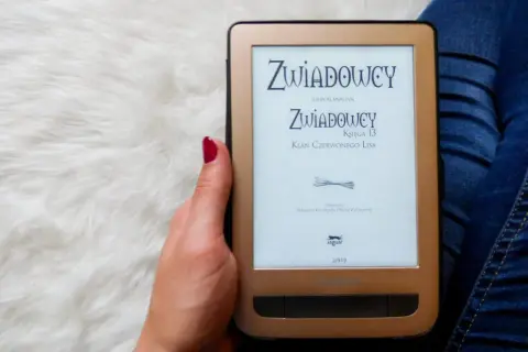 Recenzja książki zwiadowcy: czy warto zanurzyć się w tę przygodę?