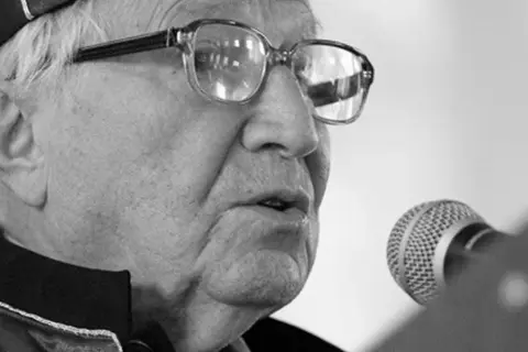 Lament wiersz Różewicza: analiza bólu i utraty w obliczu wojny