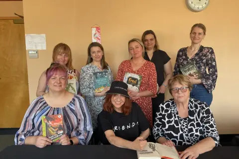 Najlepsi autorzy książek dla młodzieży, którzy zmieniają życie młodych czytelników