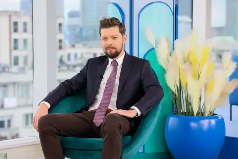 Remigiusz Mróz ile książek rocznie – zaskakująca liczba publikacji