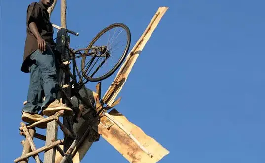 O chłopcu który ujarzmił wiatr książka – historia, która inspiruje i zmienia życie