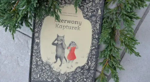 Recenzja książki Czerwony Kapturek: co czyni ją wyjątkową?