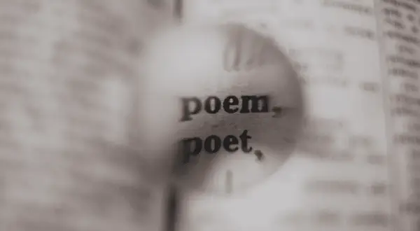 Słowa "poem" i "poet" pod lupą. Może to początek rymów o miłości krótkich, które ułożę dla Ciebie.