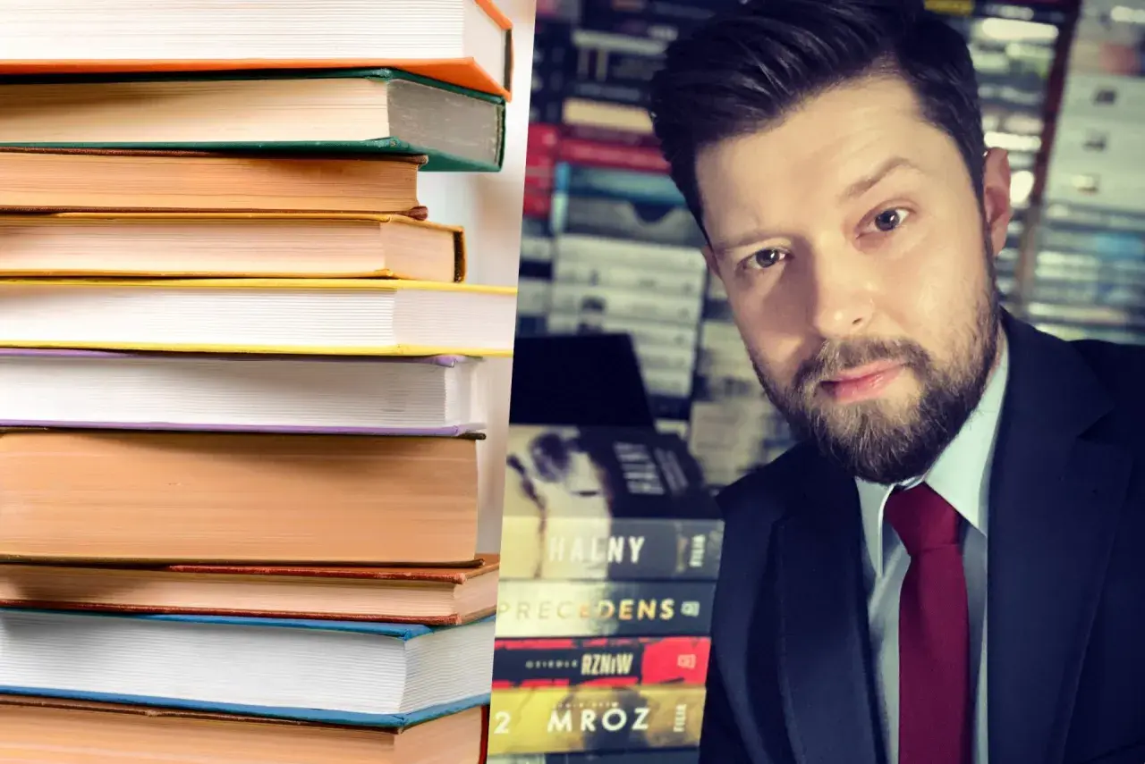 Stos książek obok autora. Ile Remigiusz Mróz napisał książek? Na półce widać tytuły: "Halny", "Precedens", "Rzniw", "Mroz".