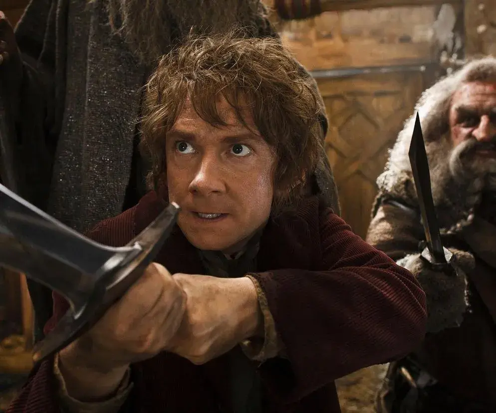 Na której stronie w książce Hobbit jest opis Bilba Bagginsa?