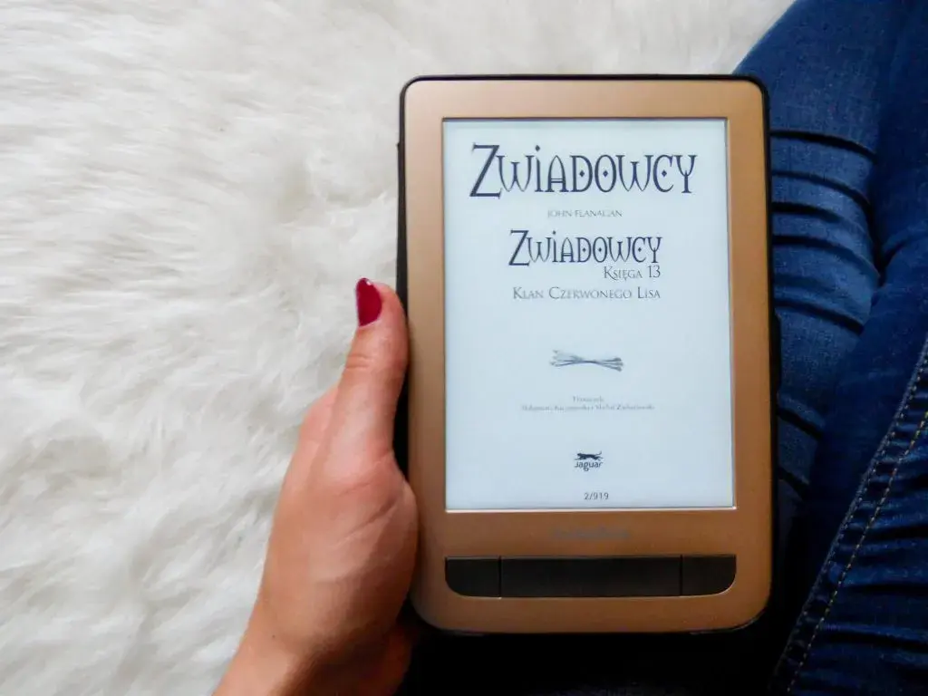 Recenzja książki zwiadowcy: czy warto zanurzyć się w tę przygodę?