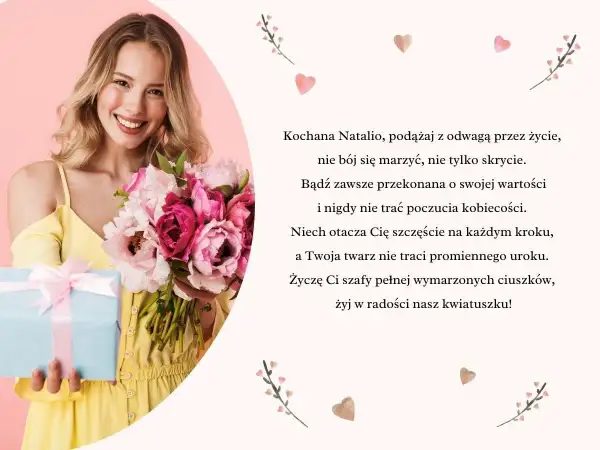 Uśmiechnięta dziewczyna w żółtej sukience z bukietem kwiatów i prezentem. Wierszyk dla Natalii, pełen życzeń i pozytywnej energii.