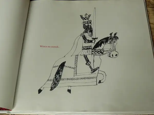 Ilustracja czarno-biała: król na koniu z mieczem, w koronie.