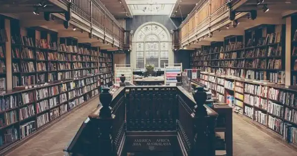 Co to literatura obyczajowa? Odkryj jej istotę i znaczenie w literaturze